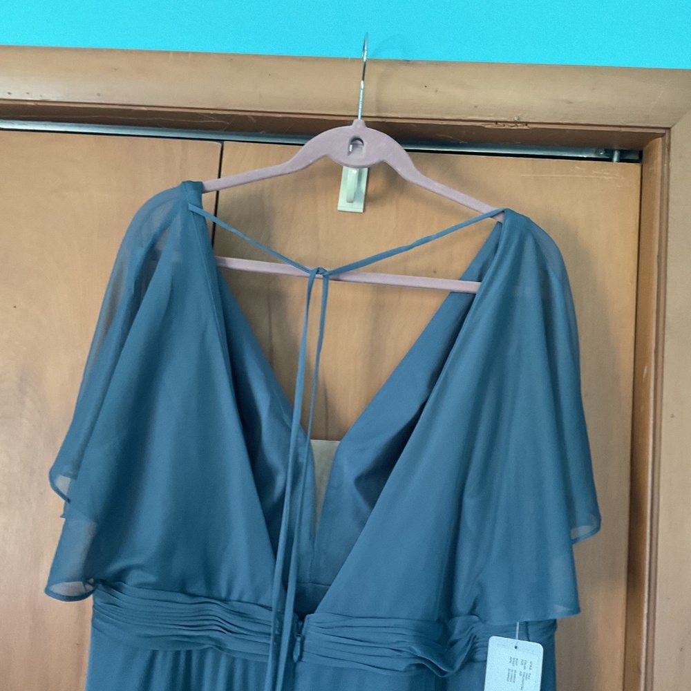 Gown - Picture 4 of 4